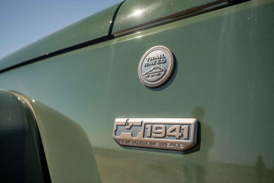 Логотип Jeep Wrangler 75th Anniversary 2016 года  (AU) (фото 4 из 10)